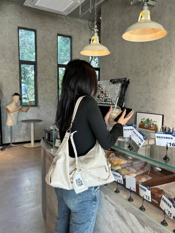 JR1722 HOBO - Gambar 4