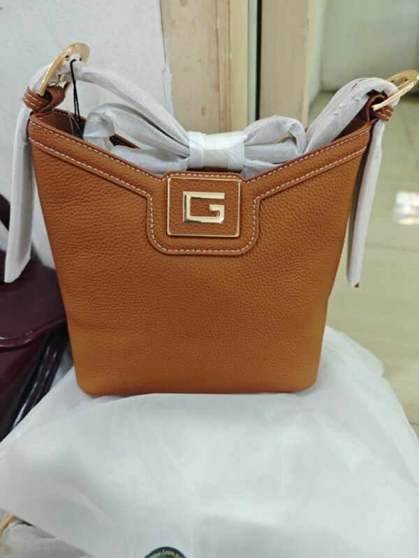 2463839 BROWN GLN
